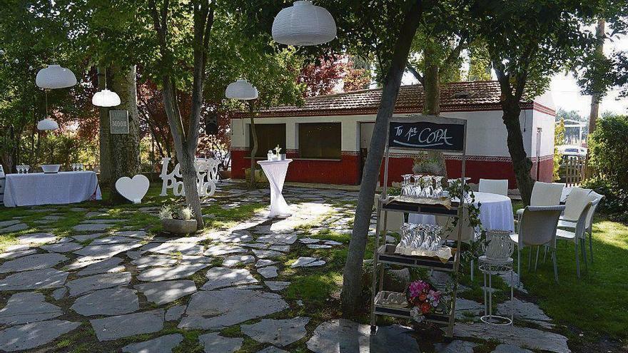 El Jardín del Fraile del Hotel Convento I preparado para acoger un cóctel de boda.