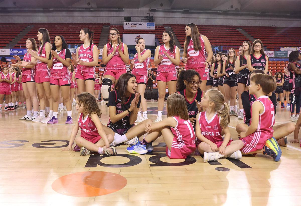 Imatges de la presentació del Manresa Club Bàsquet Femení Imatges de la presentació del Manresa Club Bàsquet Femení