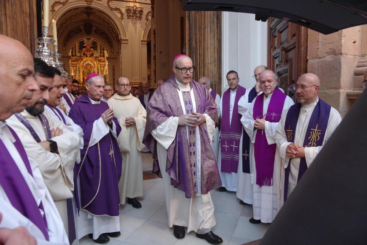 El funeral del sacerdote Manuel Ángel Santiago, en imágenes El funeral del sacerdote Manuel Ángel Santiago, en imágenes