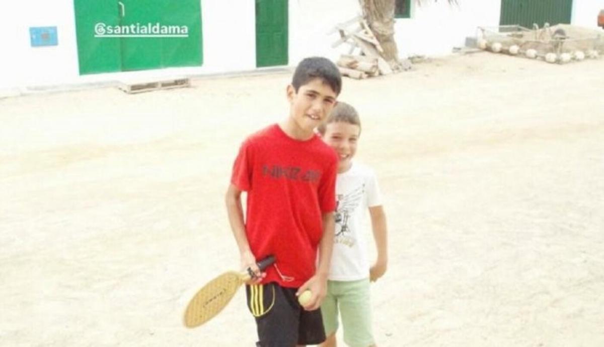 Santi Aldama y Quevedo, en La Graciosa cuando eran unos niños.