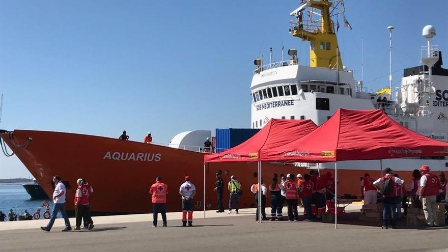 L&#039;Aquarius, rebut amb aplaudiments a València