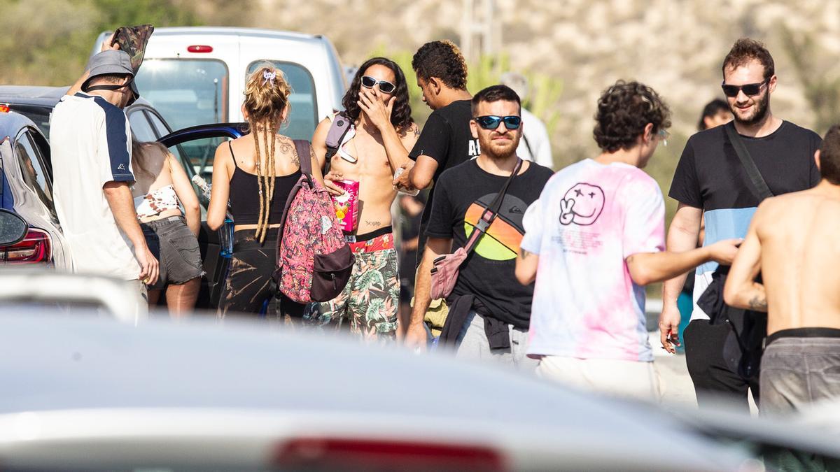 Gran despliegue policial por una fiesta ilegal con más de 1.000 personas en El Campello