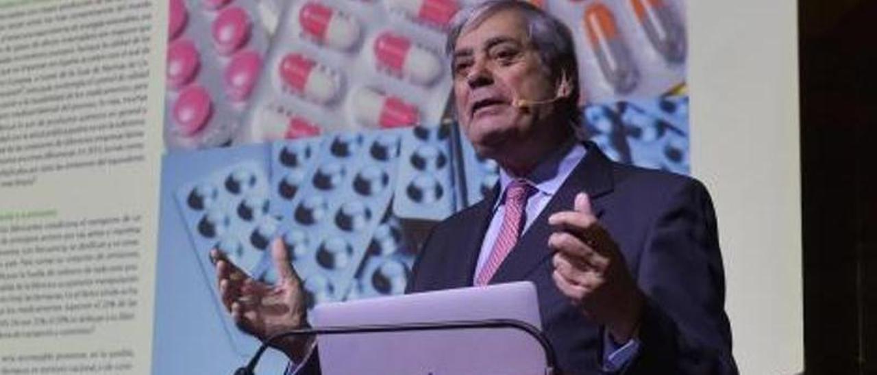 El presidente de la institución médica, Pedro Cabrera, en un acto. | | ANDRÉS CRUZ