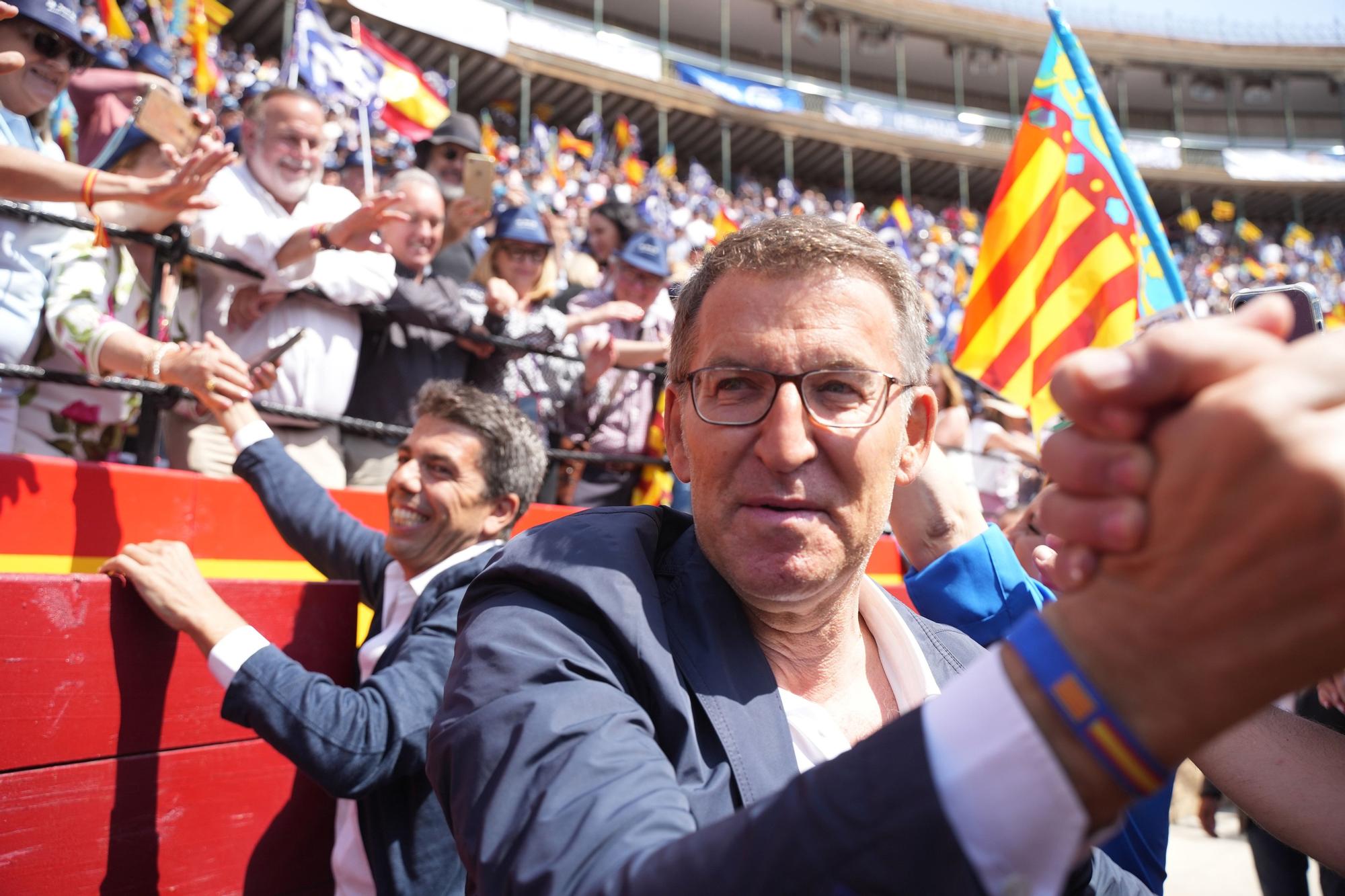 La plaza de toros de Valencia se ha llenado con 12.000 personas para asistir al acto central de campaña del PP