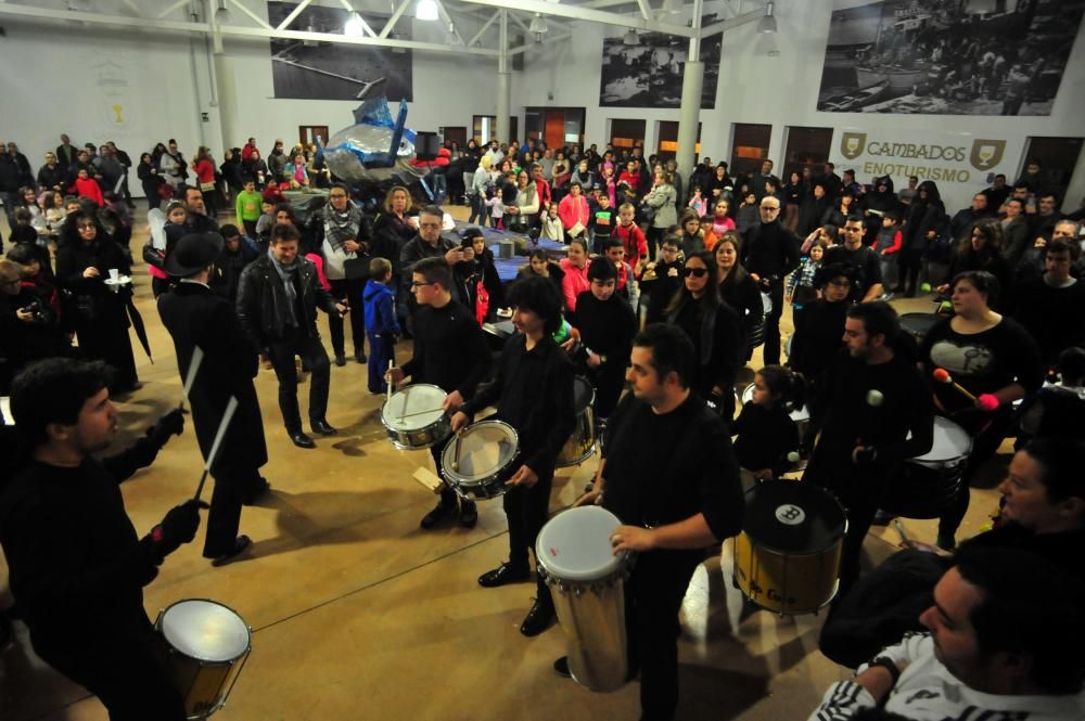 Entroido en Arousa 2016 | Cambados se despide de su meco en la playa