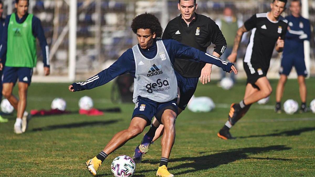 Carrasquilla durante el entrenamiento del FC Cartagena, ayer.