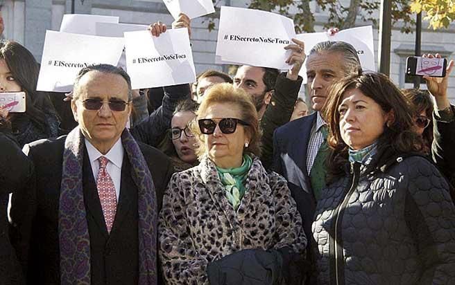 Periodistas se concentran en favor de la libertad de información