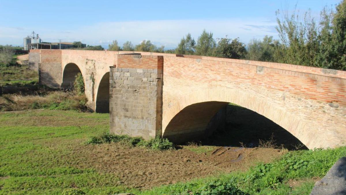 El Pont Vell vist des d’una de les seves vores | SANTI COLL