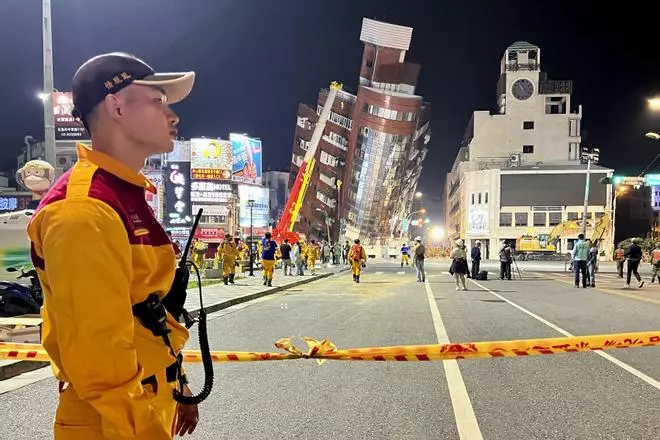 Almenys 4 morts per un fort terratrèmol a Taiwan