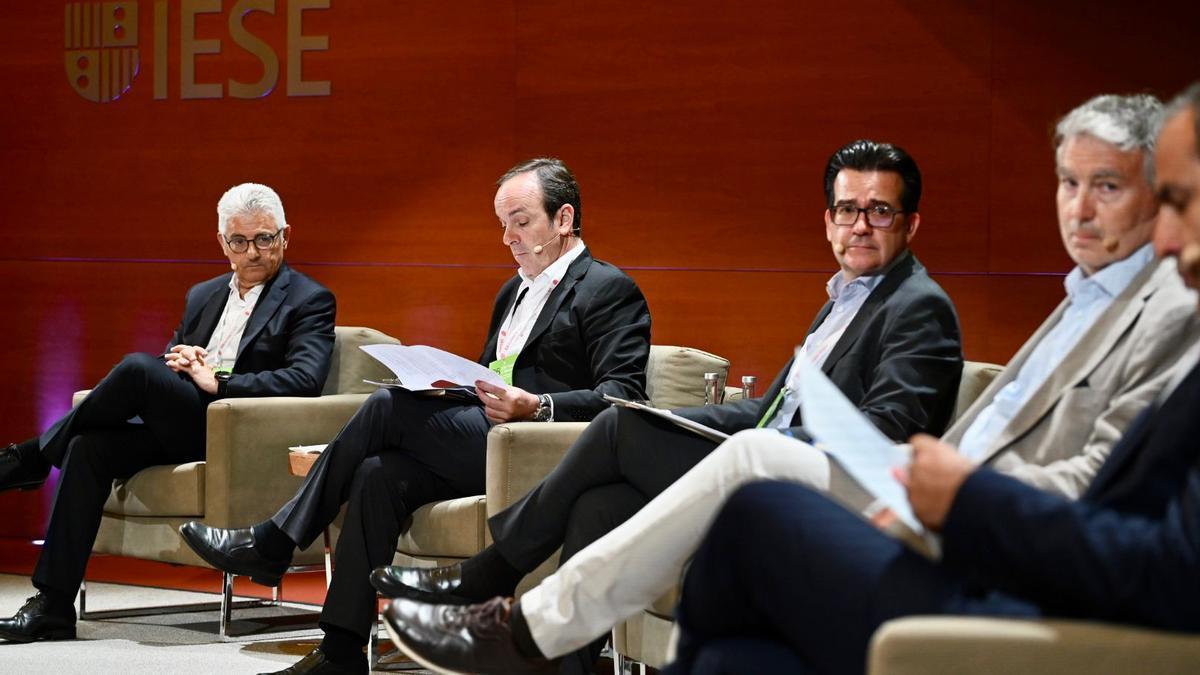 Josep Maria Bonmatí (AECOC), Mauricio García Quevedo (FIAB y la CEOE), Ignacio García (ASEDAS) y Xavier Orriols (Ecoemnbes), en el 26º IESE Food and Beverage.