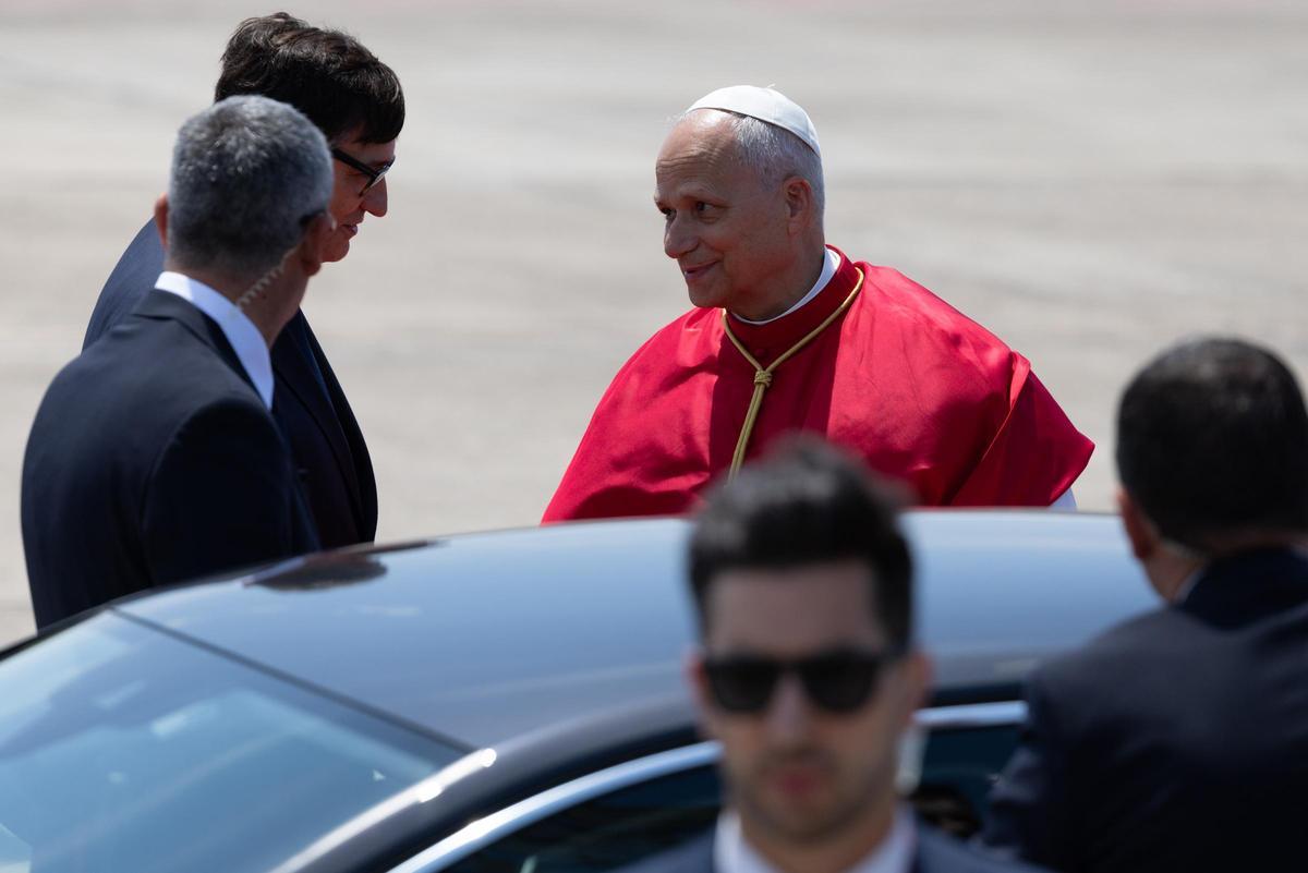 Llegada del papa León XIV al aeropuerto de Barcelona