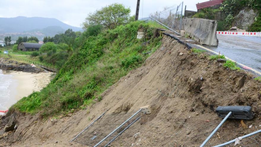 Una tubería de agua obliga a parar y redefinir la rehabilitación del talud de O Cocho