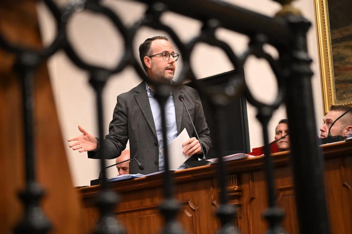 Héctor Díez, en el pleno de este lunes en el Ayuntamiento de Elche, correspondiente a enero.
