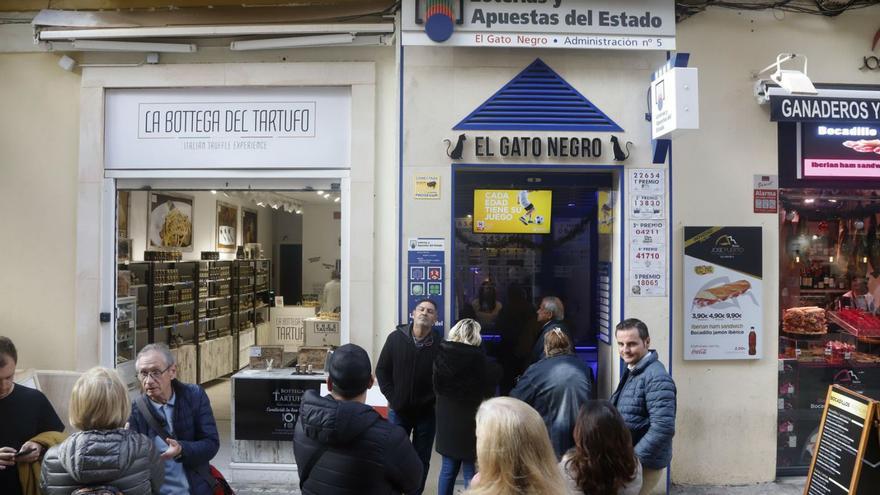 El primer premio de Lotería Nacional reparte suerte y euros en cinco barrios de Málaga