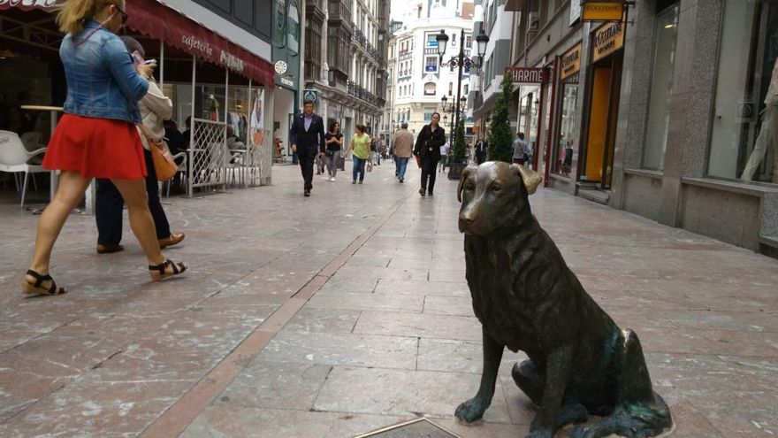 Rufo ha vuelto hoy a la esquina de las calles Uría y Doctor Casal