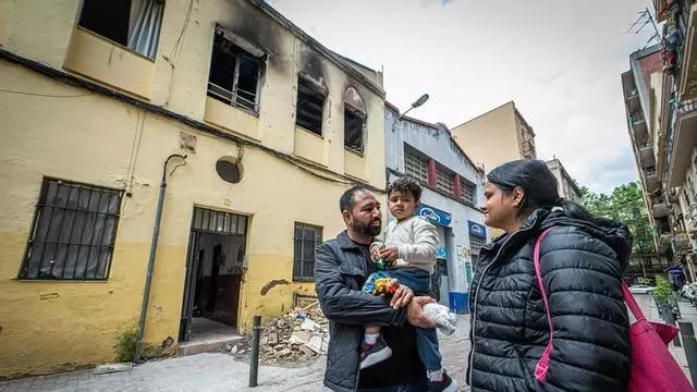 Una familia busca casa al perder todo en la explosión de Poblenou | Vídeo reportaje