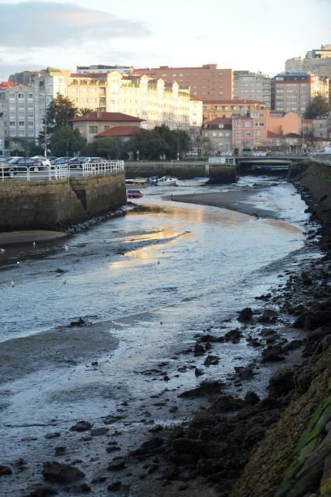 El fango acumulado en la desembocadura del Lérez