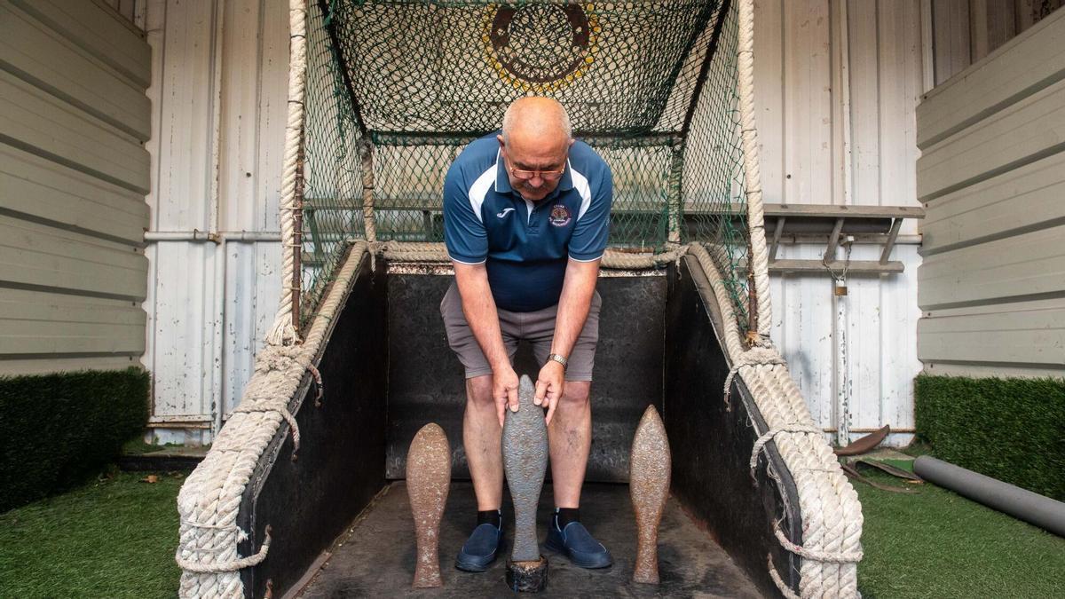 El club de chave de Os Mariñeiros, en A Coruña, revive la tradición de este deporte autóctono.