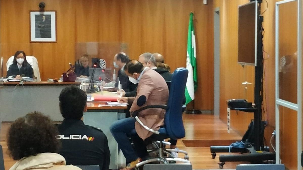 Juicio con jurado en Málaga a una mujer acusada de dejar morir a su bebé.