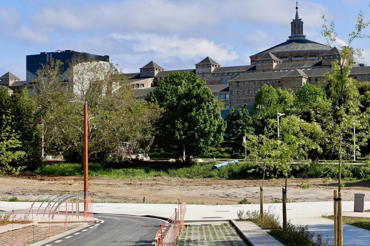 Vista de la nueva zona de La Pecuaria, con la Universidad Laboral al fondo.
