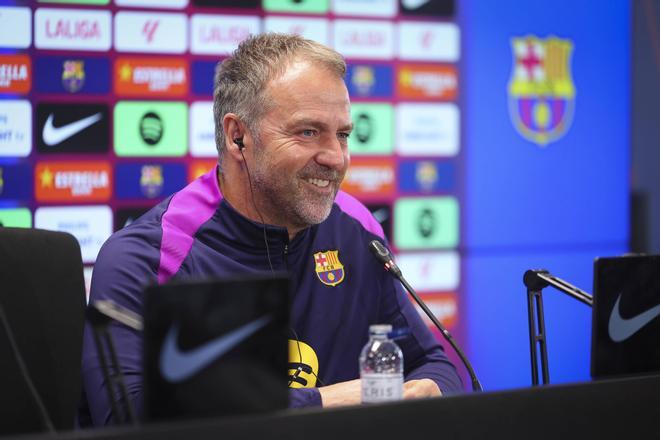 Sigue en directo la rueda de prensa de Hansi Flick previa al Alavés - FC Barcelona