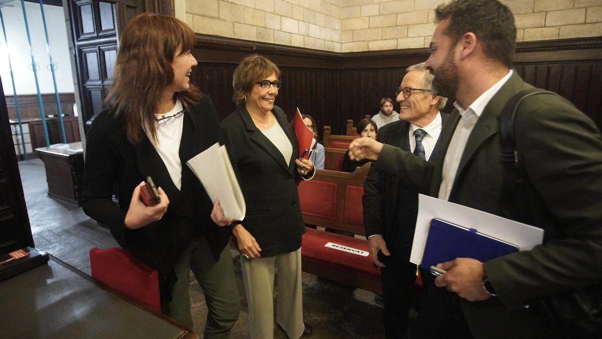 Marta Madrenas, Marta Alsina, Ramon Llorente i Quim Ayats, abans de la presentació de l’informe.