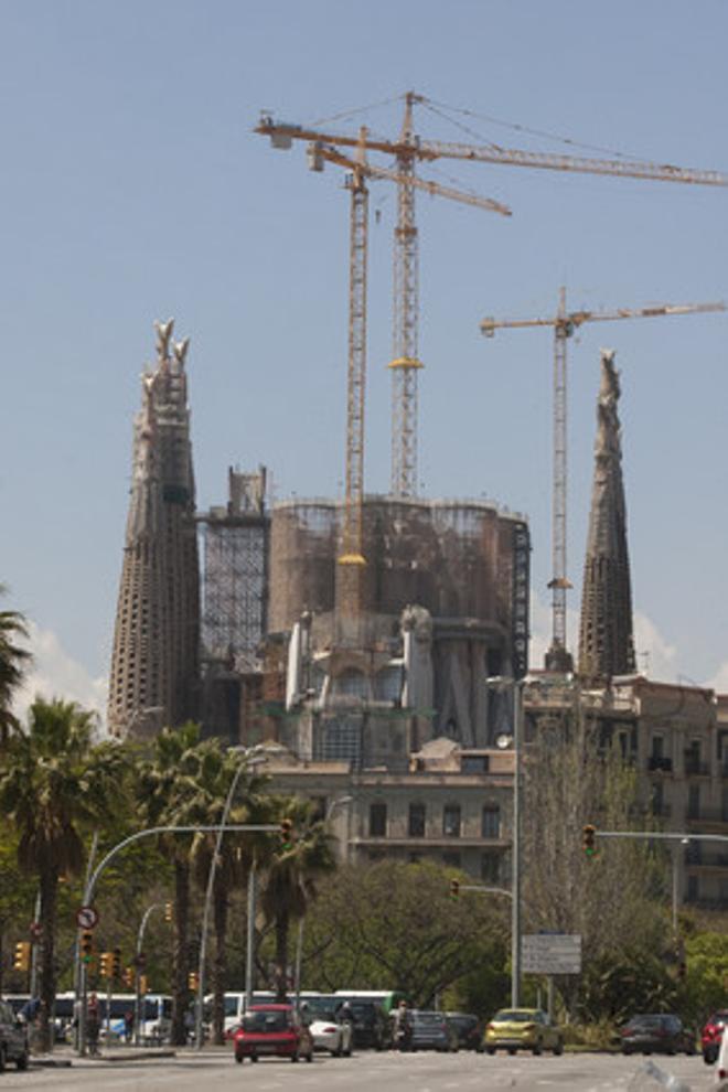 Bastida instal·lada sobre la nau principal de la Sagrada Família per construir les sis torres centrals.