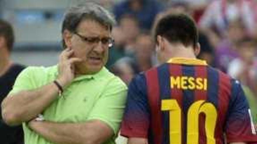 Messi habla con Martino tras ser cambiado en Almería.