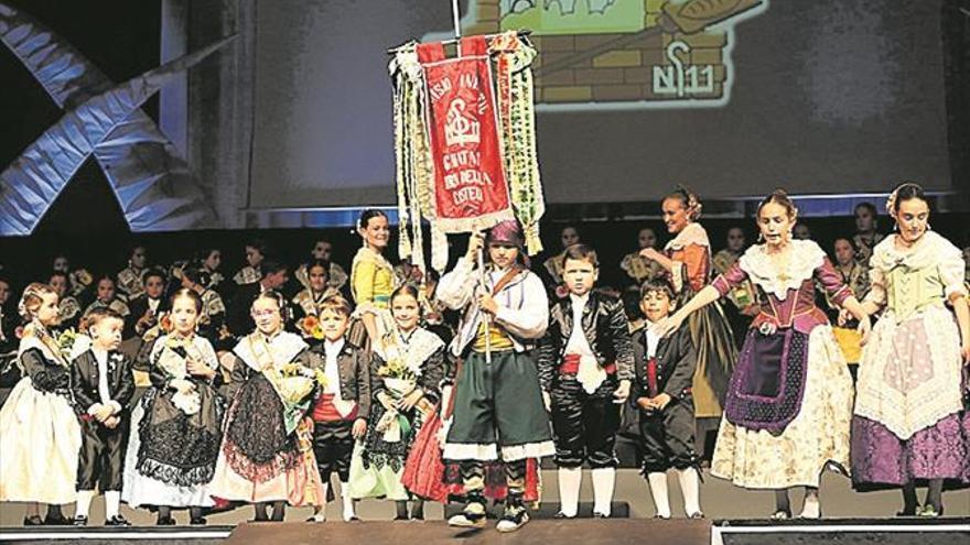 La reina Natalia Collazos recibe «el mejor regalo para una niña castellonera»