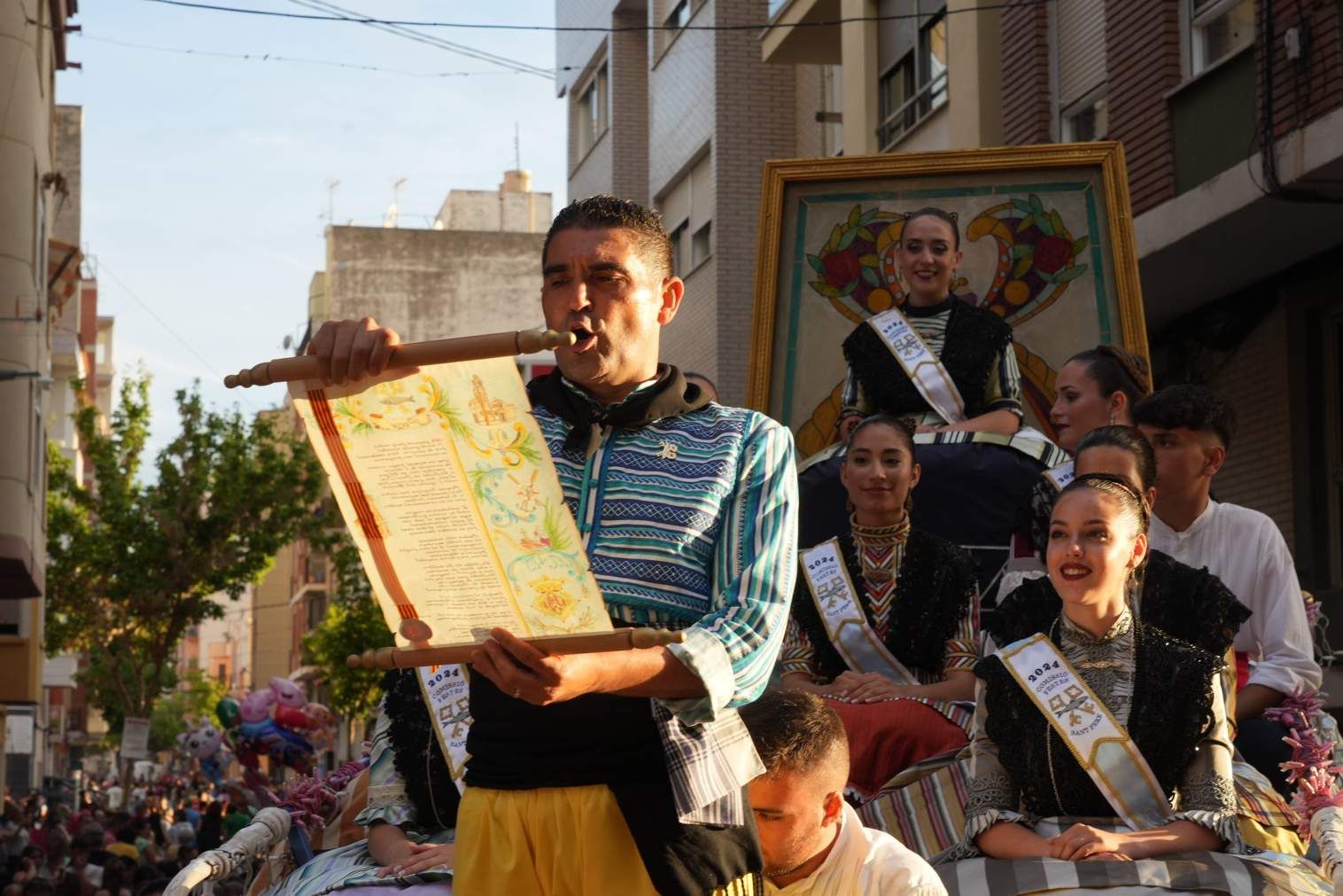 El Grau da inicio a las fiestas de Sant Pere con pólvora, bous y música