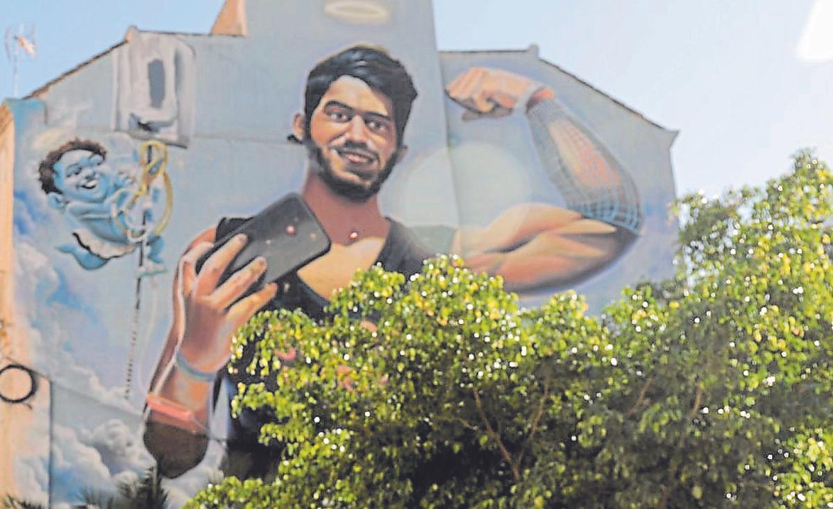 Mural con la imagen de Pablo Ráez en Lagunillas