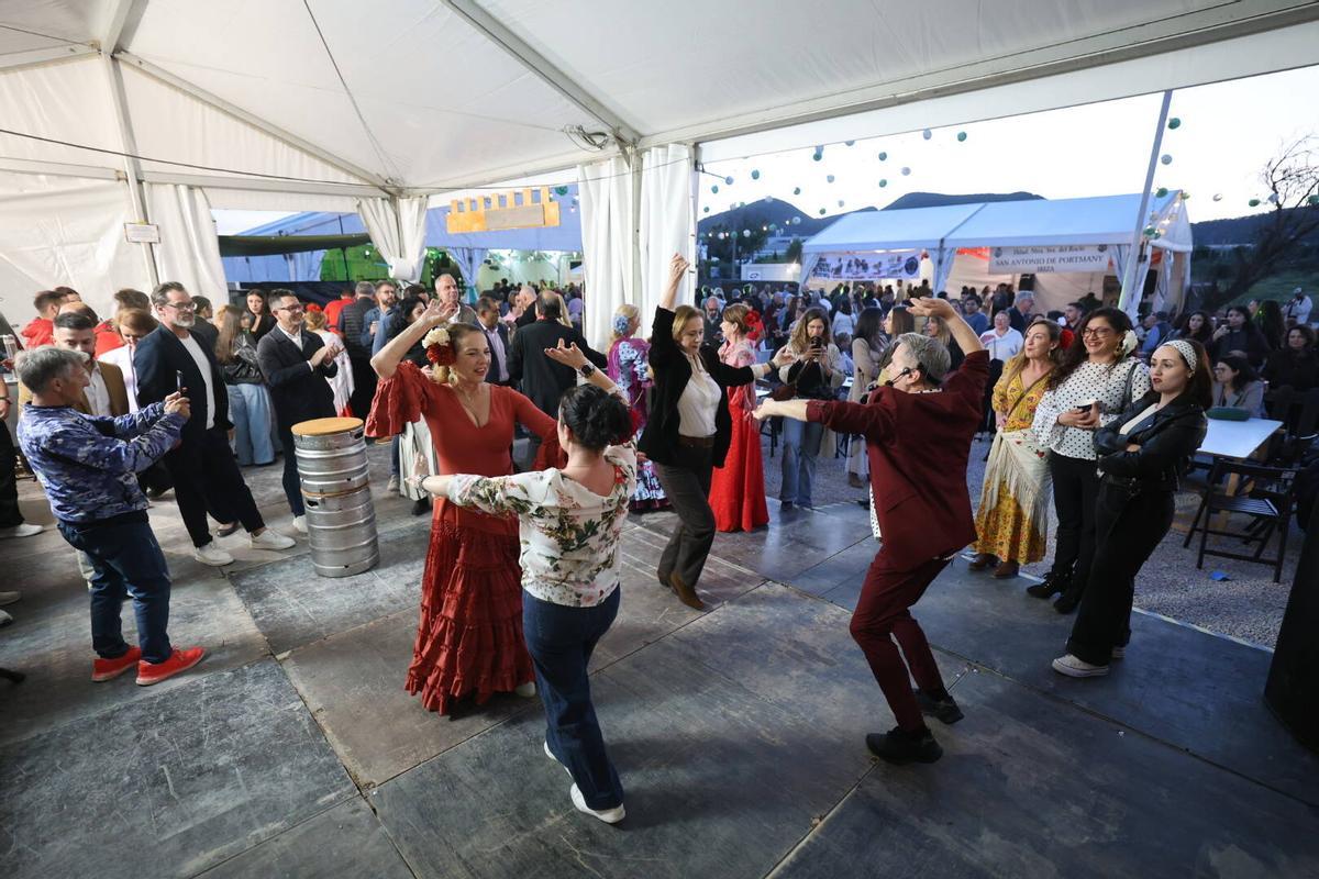 Las sevillanas, un clásico de la cultura andaluza que no podía faltar en la jornada.