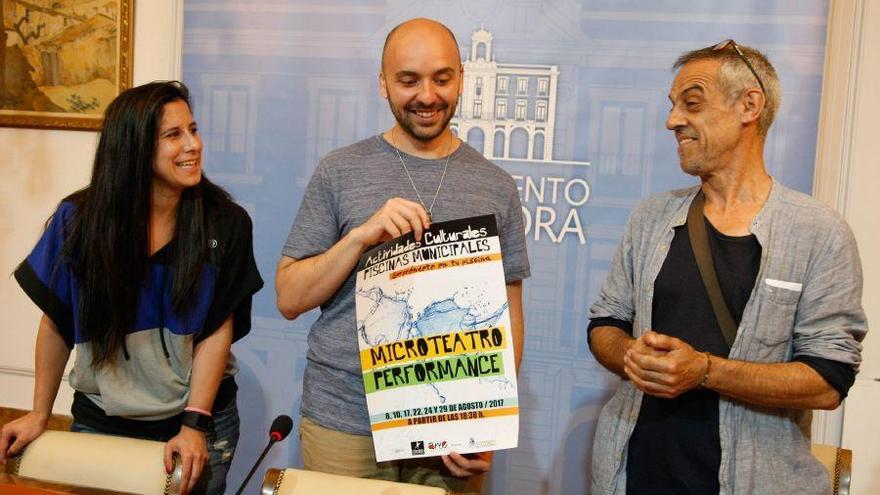 Desde la izquierda, Lara Morín, Manuel Alesander y Cándido de Castro