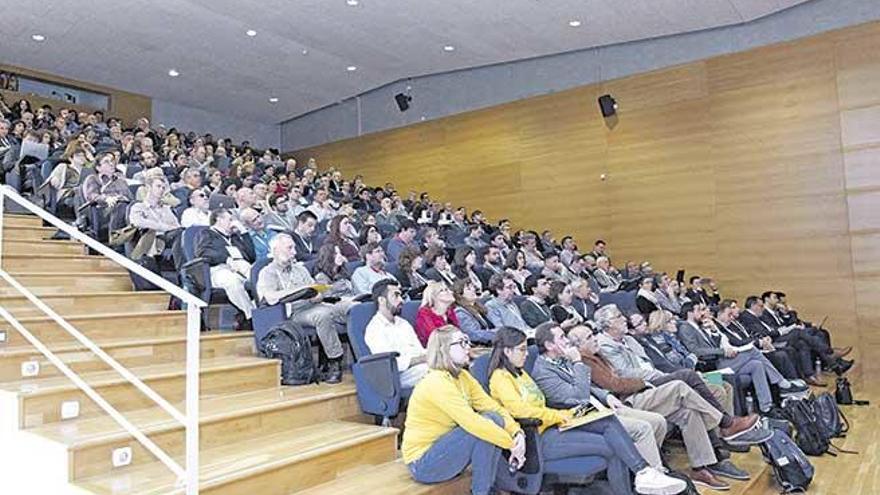 Cerca de 300 personas llenaron el auditorio del edificio Jovellanos de la UIB para el congreso de Xylella.