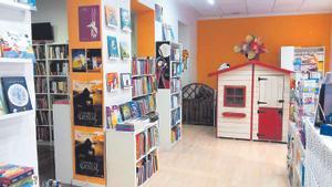 Interior de la librería De Cuento, en el madrileño barrio de Embajadores.