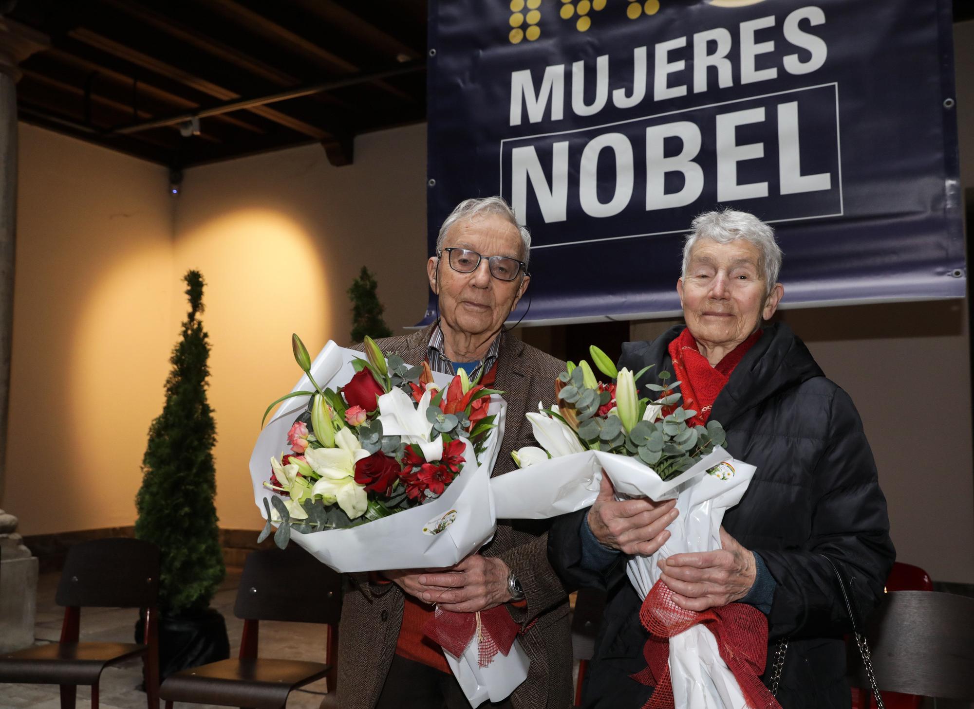 En imágenes: Los nietos de Marie Curie, en Gijón en la inauguración de la muestra Mujeres Nobel