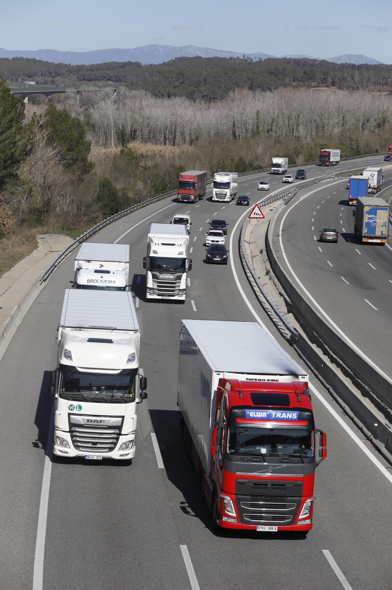 Cues quilomètriques a l'AP-7 a Garrigàs per un nou control policial