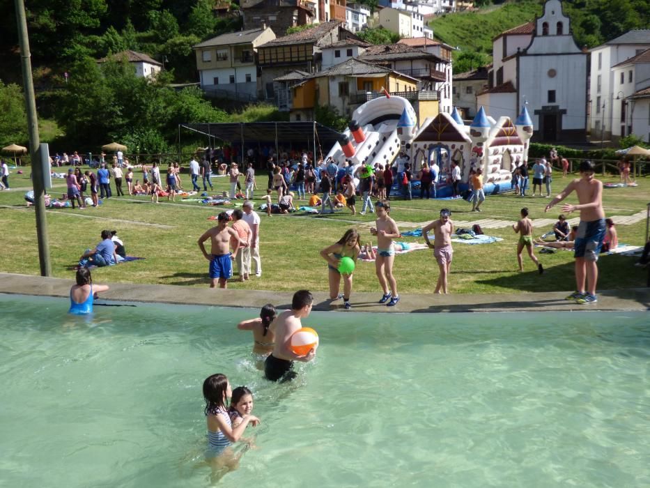 La "playa" de Cangas del Narcea en el Prao del Molín