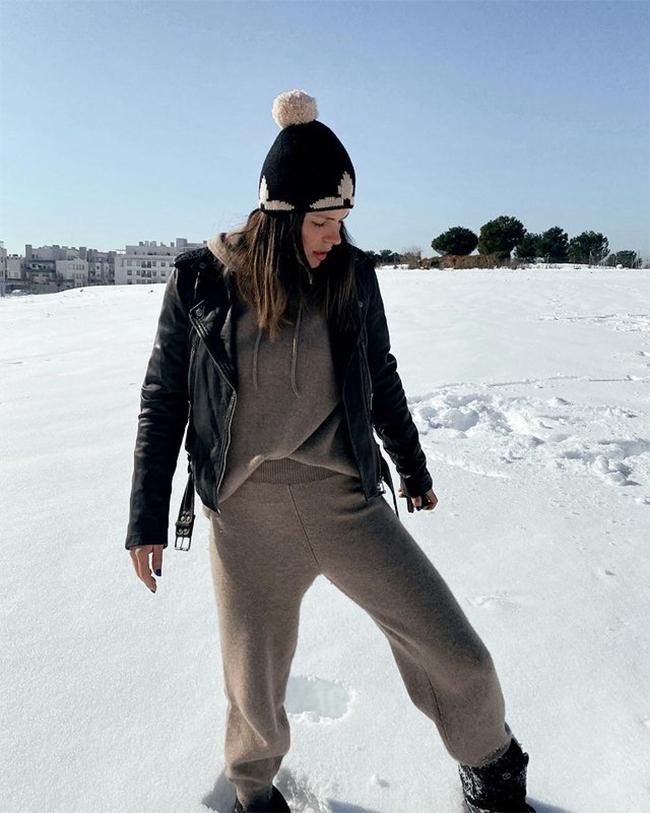 Laura Matamoros con conjunto de Zara y botas de Bogner