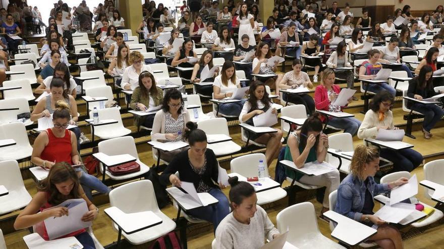 Aspirantes durante un examen.