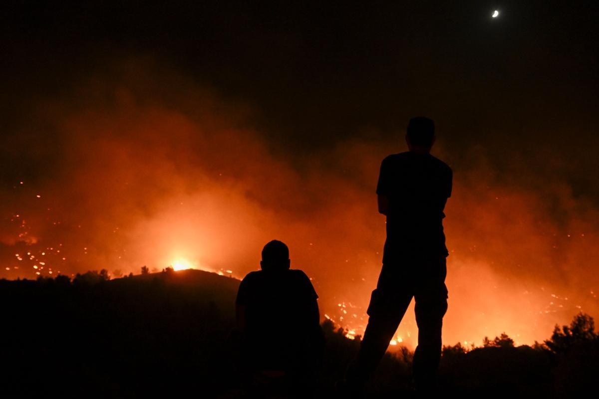 Incendios descontrolados en las islas griegas de Corfú y Rodas
