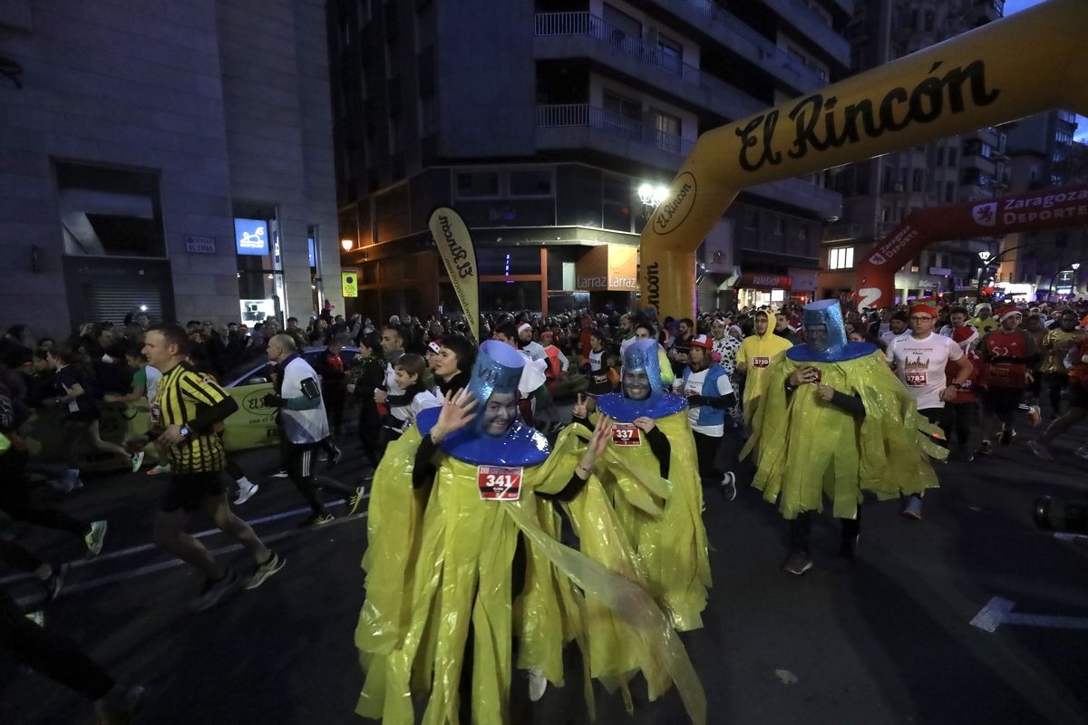 EN IMÁGENES | Zaragoza celebra su decimoctava edición de la San Silvestre