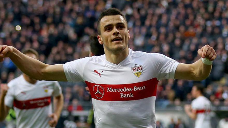 El Stuttgart se vuelve loco con Kostic