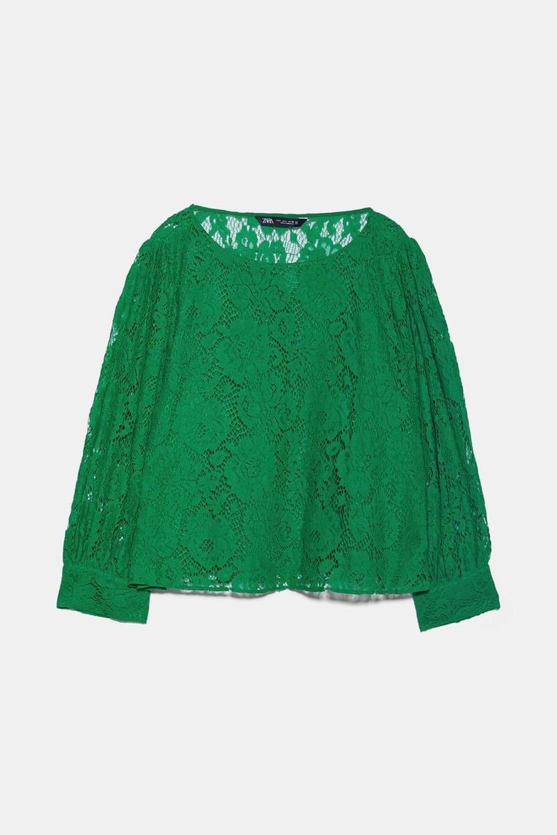 Top de encaje verde de Zara (Precio: 12,99 euros)