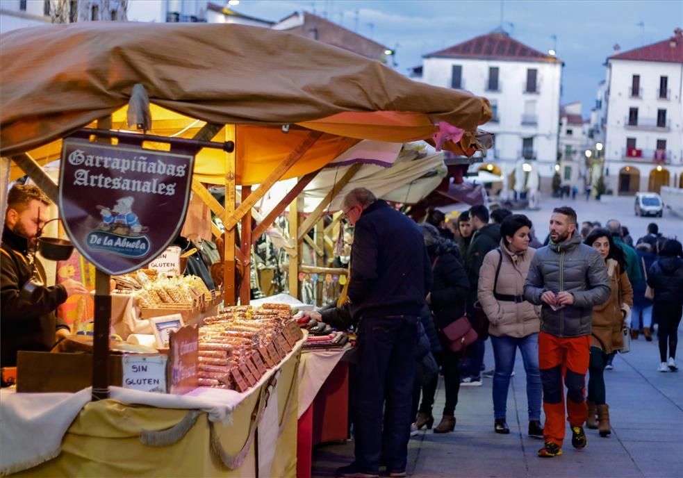 Las imágenes del arranque del Mercado Medieval de las Tres Culturas en Cáceres