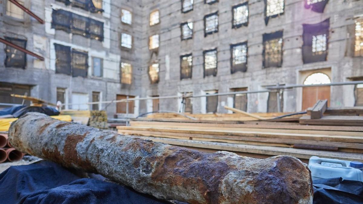 Encuentran un antiguo cañón en las obras del anexo del Cabildo de Tenerife