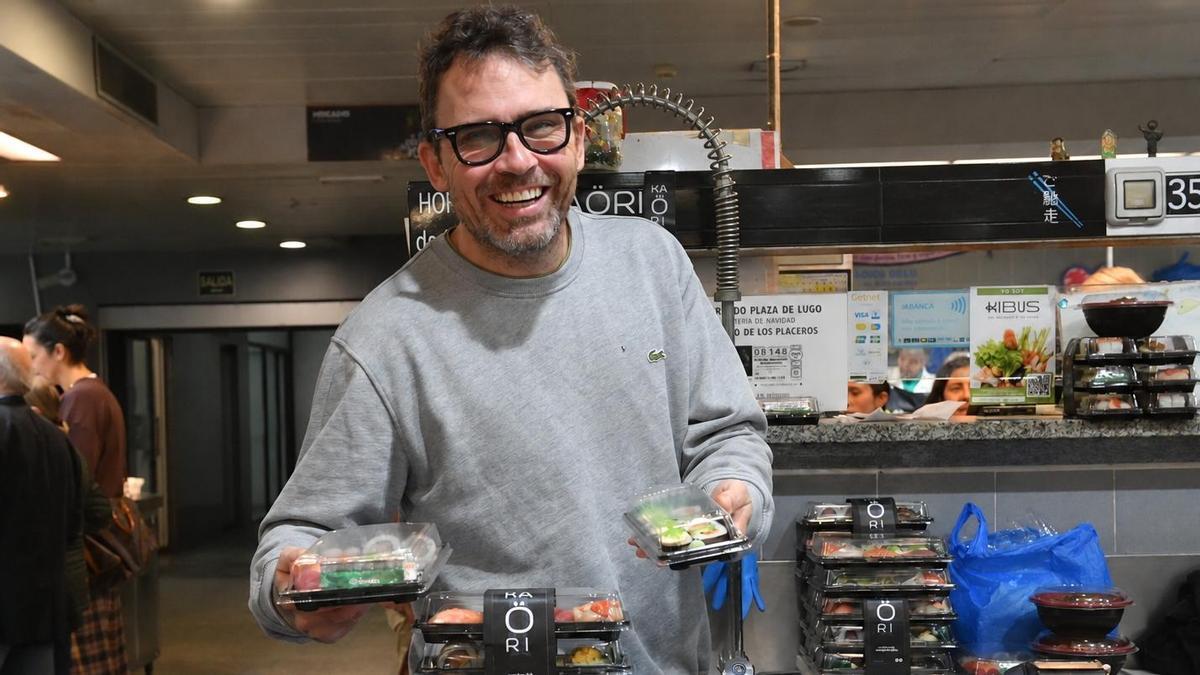 El sushi de A Coruña que lleva la alta cocina japonesa a la mesa de casa desde hace 15 años: "Lo preparamos cada día desde las 7 de la mañana"