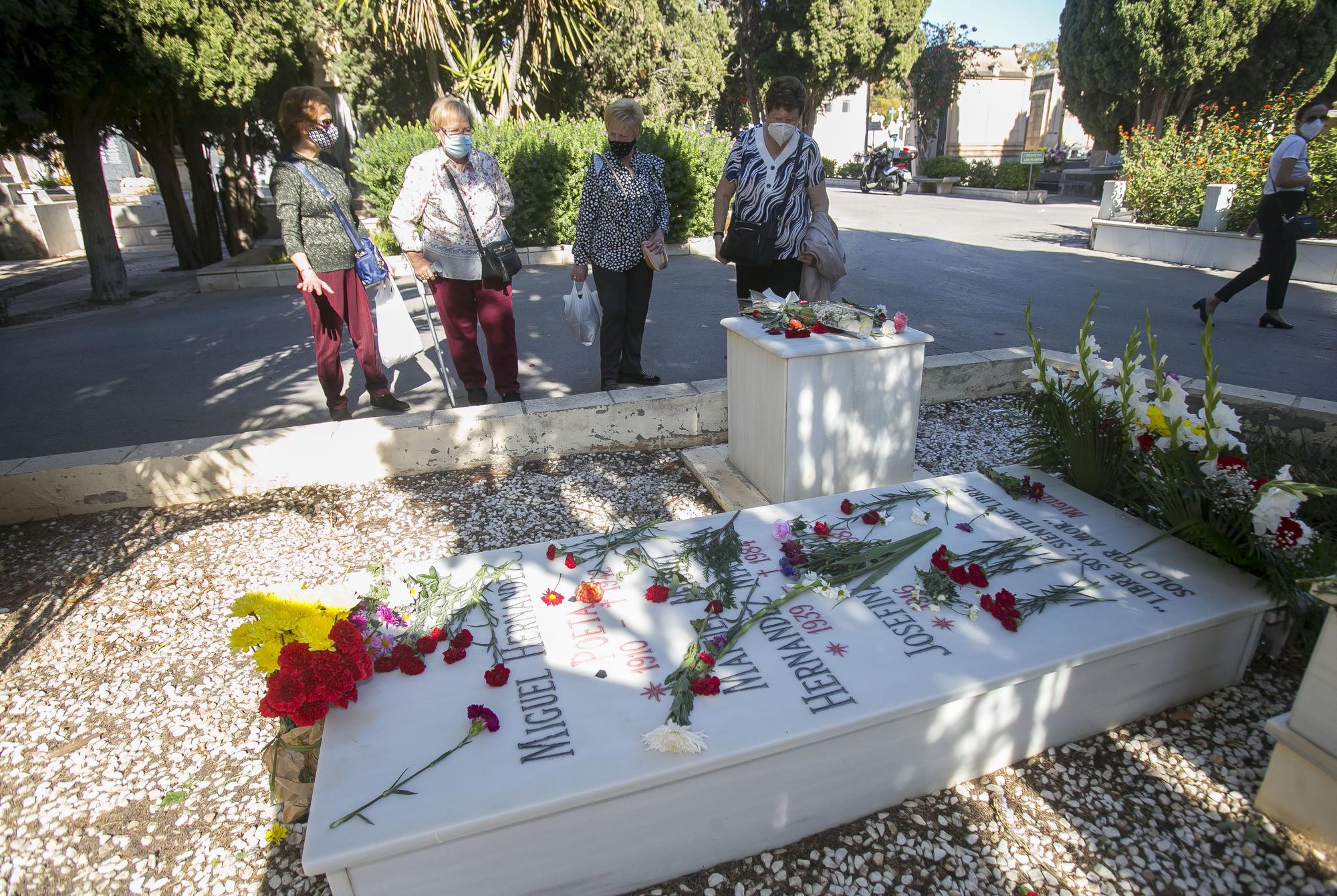 Día de Todos los Santos bajo mínimos de afluencia en el cementerio de Alicante