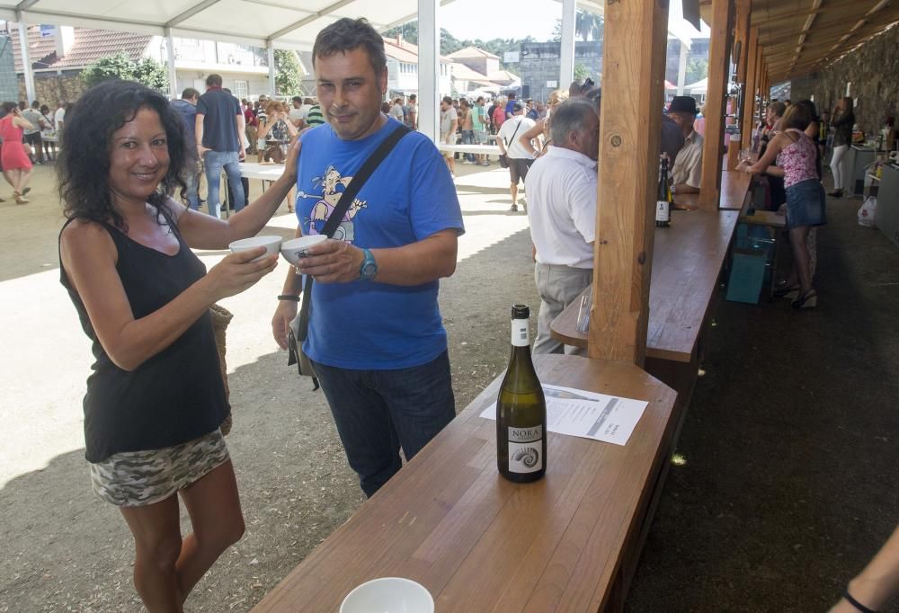 Salvaterra despacha 20.000 botellas de vino del Condado en una multitudinaria fiesta