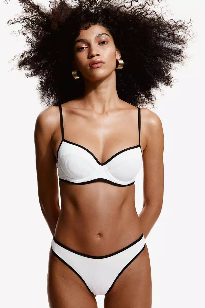 1. Top de bikini sin acolchado, de H&M: